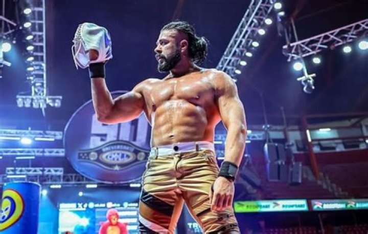 Andrade El Idolo's Weight: Stats And Measurements