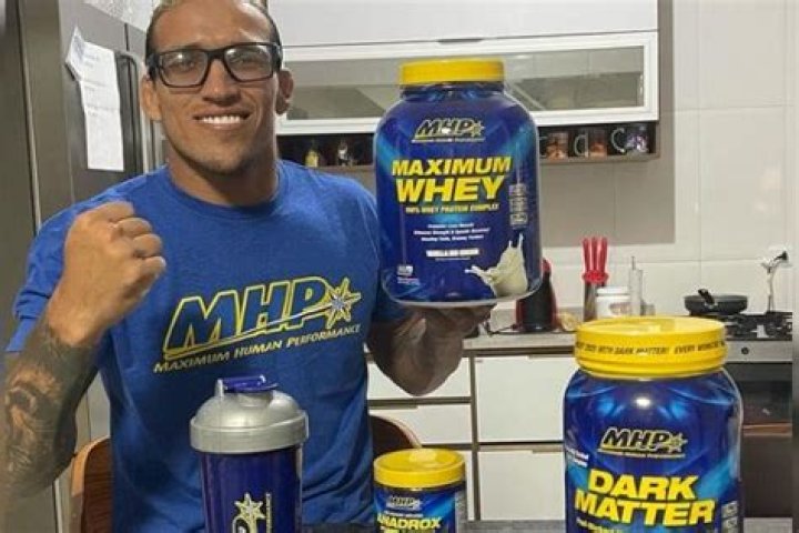 
Charles Oliveira Net Worth – Income And Earnings As An MMA Fighter
