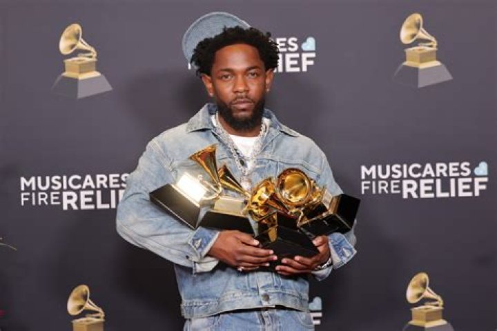 Grammy-Winning Rapper J Cole Keeps 2 Year Promise, Plans Music Tour Around Fan's University Graduation