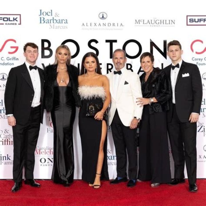 Hallie Batchelder Net Worth: Uncovering The Wealth Of The "Gossip Girl" Star