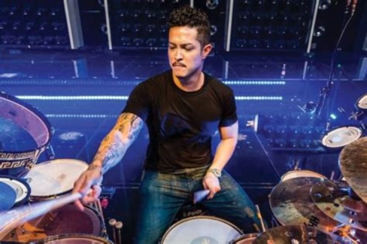 
Here Are 5 Interesting Facts About Eric Hernandez, He Is Bruno Mars’ Older Brother
