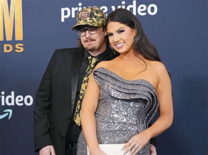 How Old Is Hardy Wife