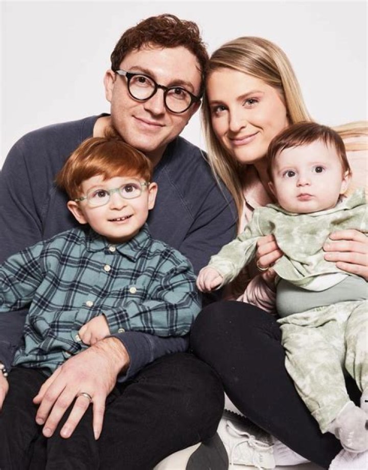 How tall is Daryl Sabara
