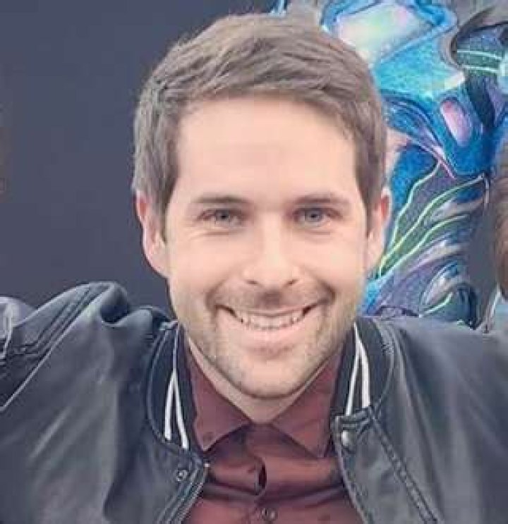 Is Ian Hecox Dating "The One"? Girlfriend Makes Life Colorful & Comfortable