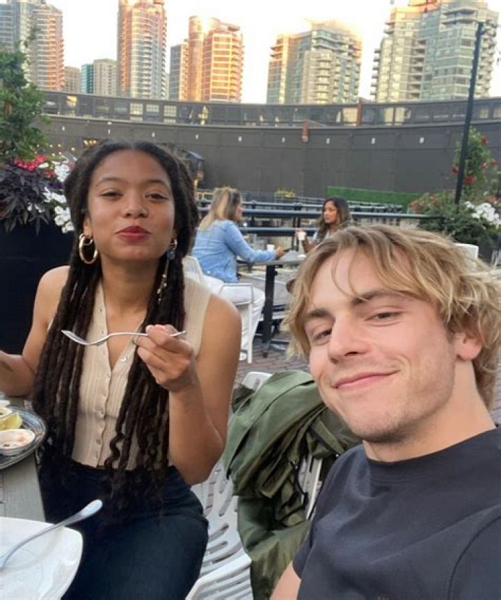 Jaz Sinclair And Ross Lynch: A Dynamic Duo