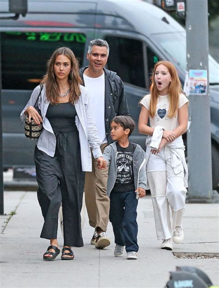 Jessica Alba husband Cash Warren bio: Parents, net worth, kids
