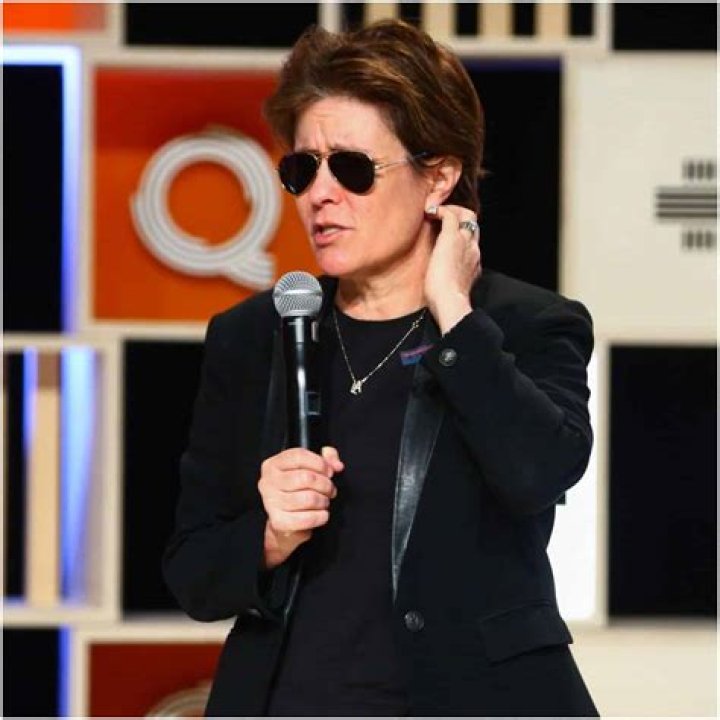 Kara Swisher New York Times, Bio, Wiki, Age, Sunglasses, Recode, Scott Galloway, Stroke, and Net Worth