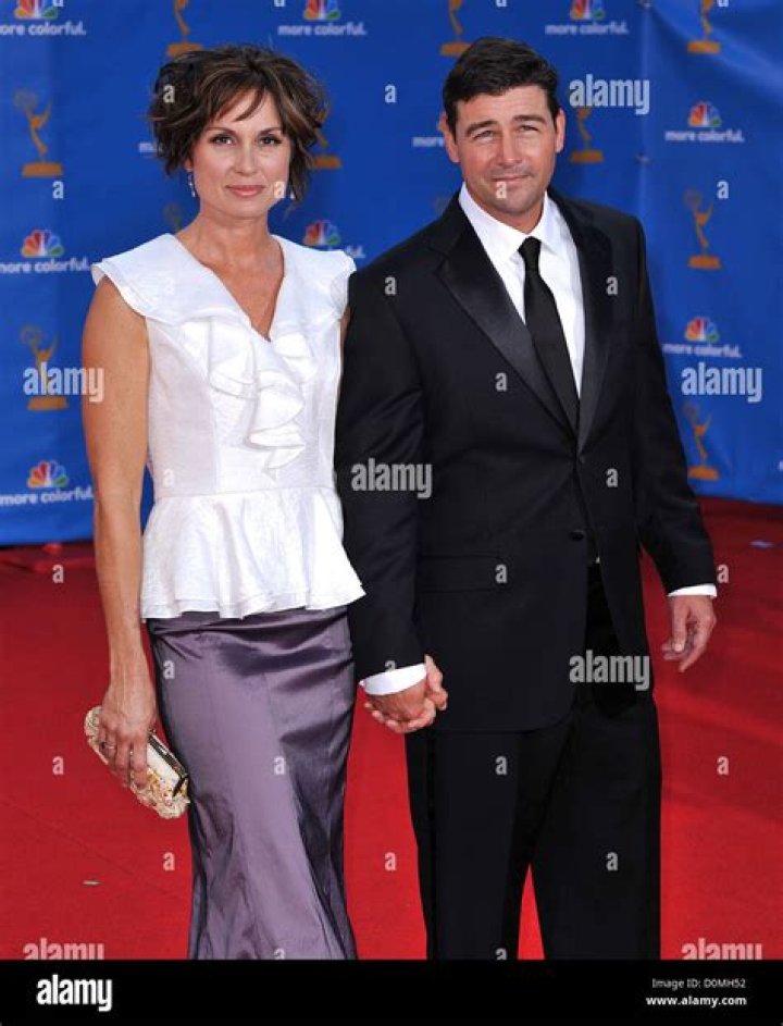 Kyle Chandler And Wife