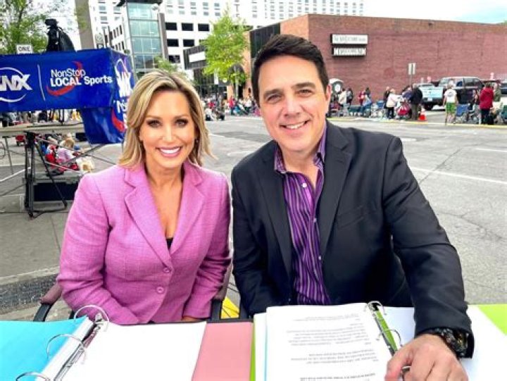Leslie Lowe KHQ, Bio, Wiki, Age, Pure Barre, Salary, and Net Worth