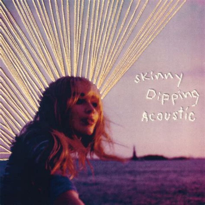Lyrics & Translations of Skinny Dipping (Acoustic) by Sabrina Carpenter