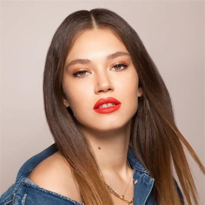 Melisa Senolsun – Biography, Facts & Life Story