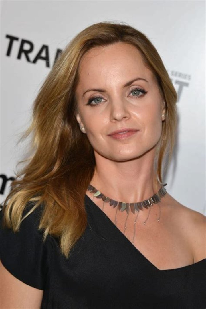 Mena Suvari – Biography, Facts & Life Story