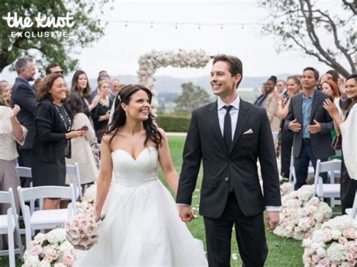Noah Kahan Ties The Knot: Everything You Need To Know About His Marriage