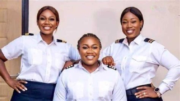 "Our Mother Our Hero": 3 Sisters Become Pilots Out of 7 Girl Children Born to One Nigerian Mum, Photo Emerges