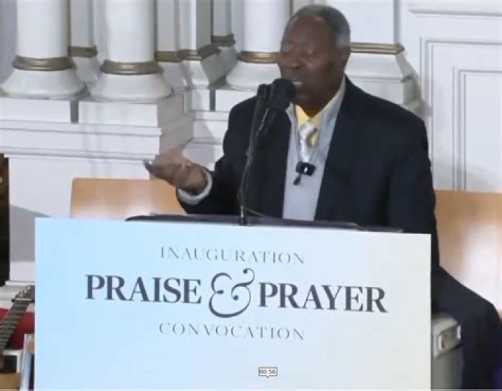 Pastor Kumuyi forgives son - Legit.ng