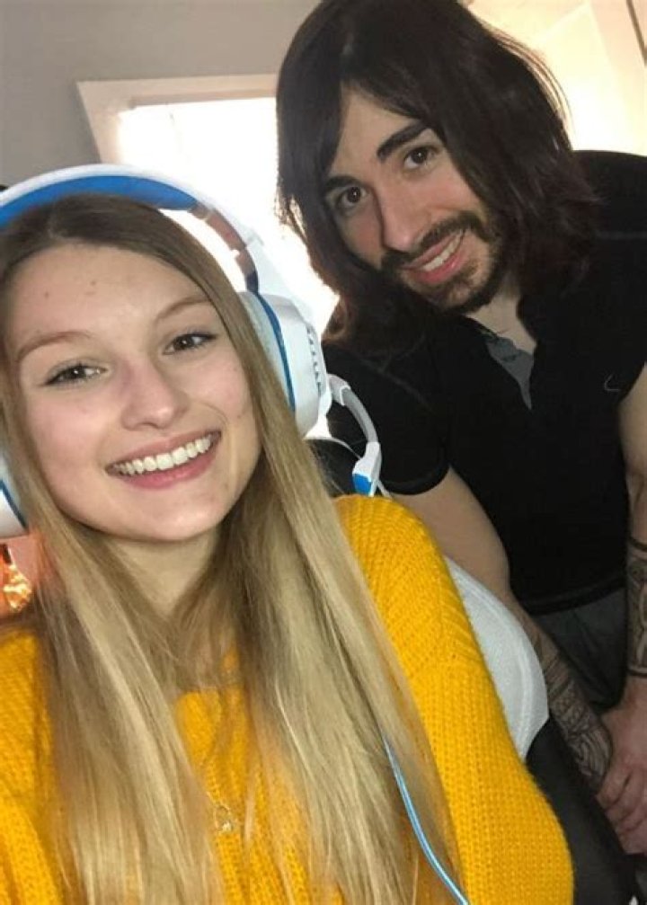 Penguinz0, Twitch's MoistCr1tikal, Girlfriend, Ex-girlfriend, Height, Net Worth and Age