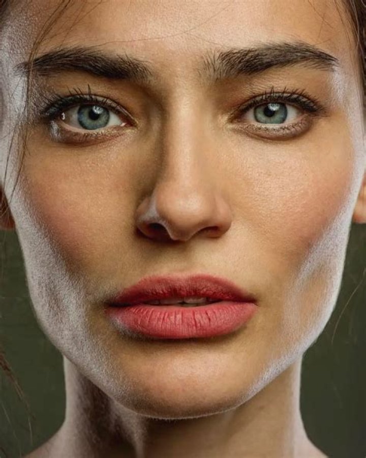 Saadet Aksoy – Biography, Facts & Life Story