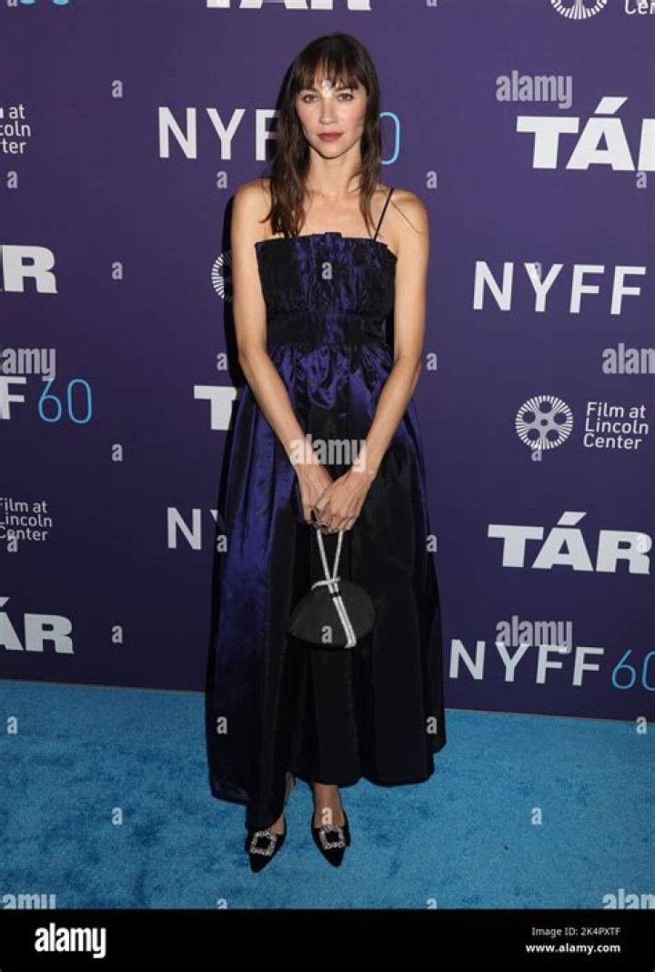 Sydney Lemmon Actress, Bio, Wiki, Age, Boyfriend, and Net Worth