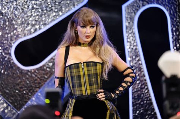 Taylor Swift's Height: Age And Vital Statistics