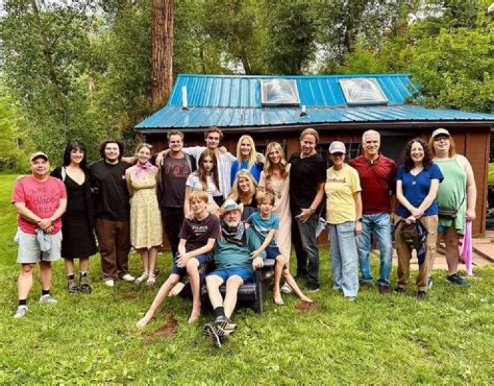 The Intimate Family Life Of Neil Diamond: A Behind-the-Scenes Look