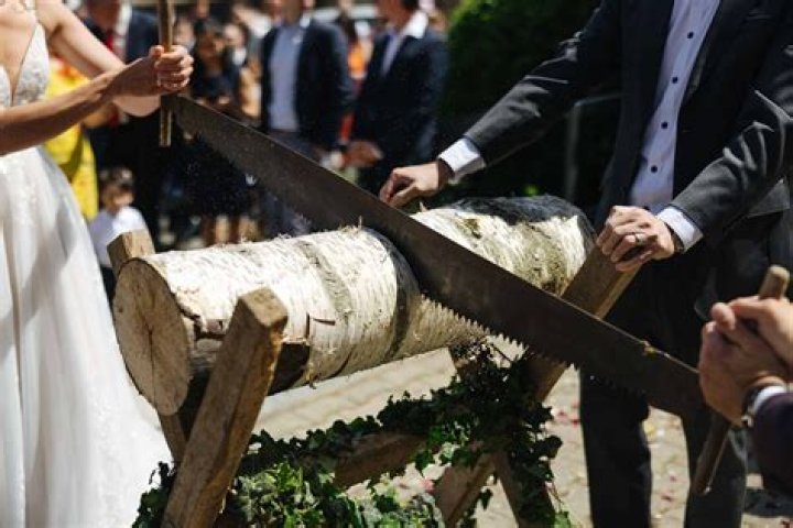 Top 9 most weird wedding traditions of the world