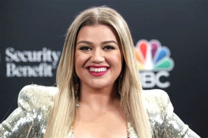 Unveiling Kelly Clarkson's Height: Surprising Insights Revealed