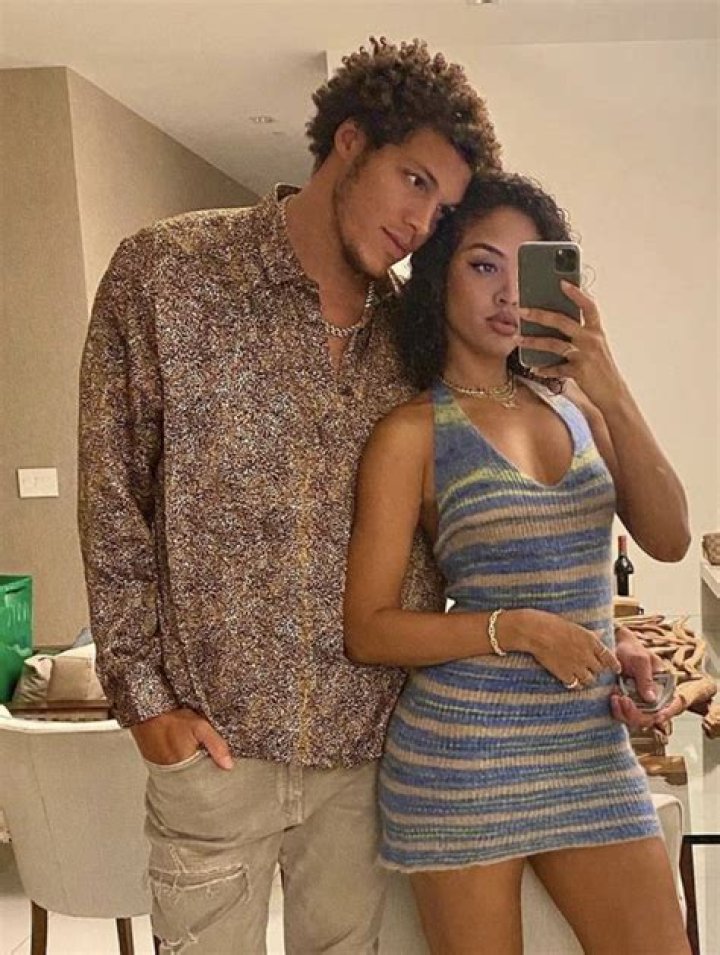 Unveiling The Intriguing World Of Izabela Guedes And Aaron Gordon