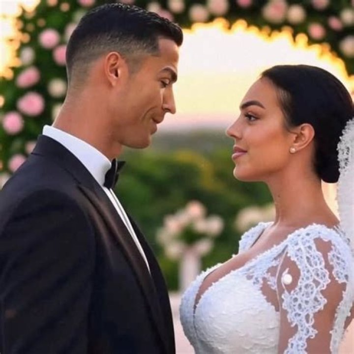 Who Is His Moglie (Wife)? Girlfriend Yusmary Ruano